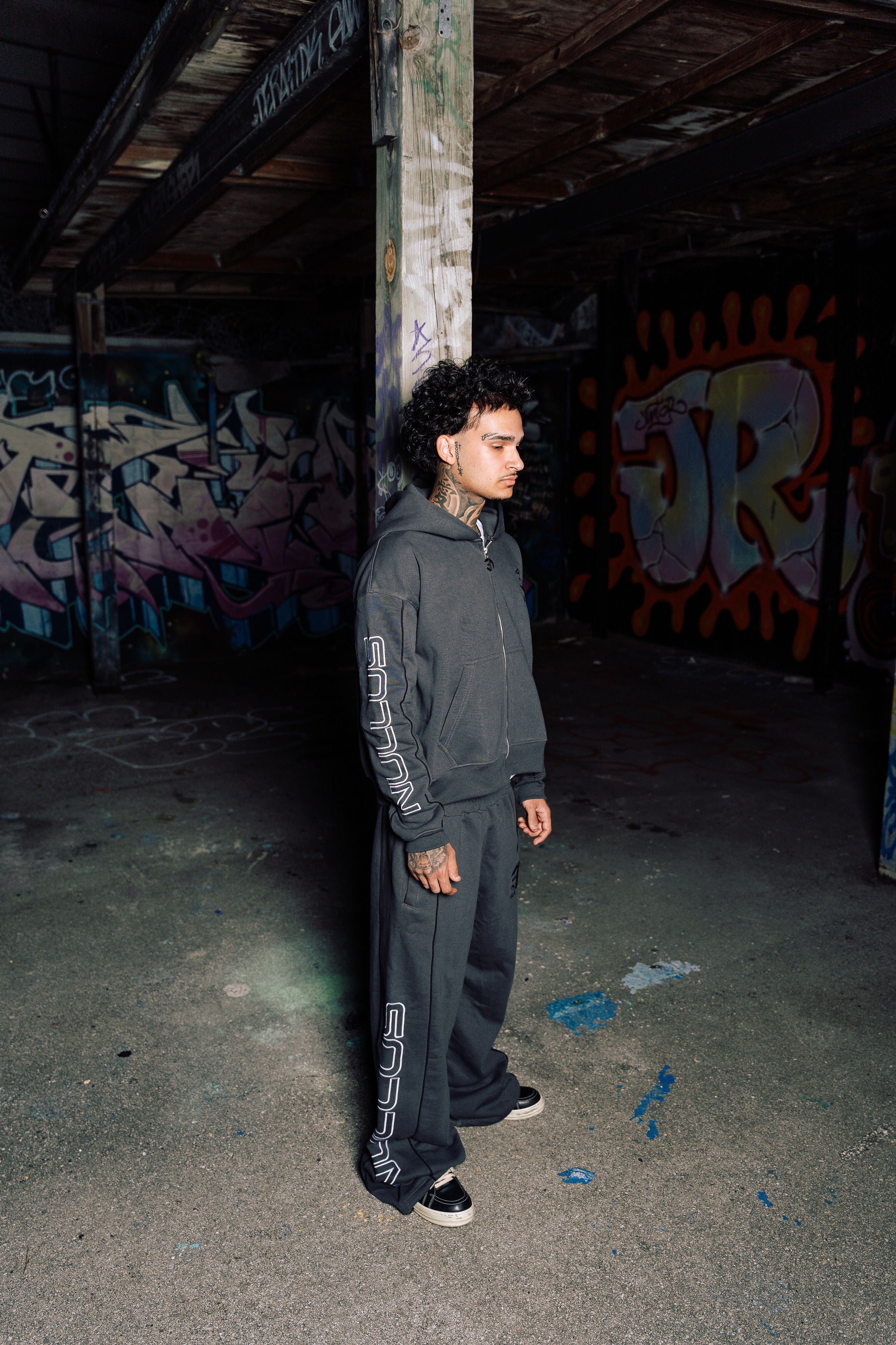 GREY ESSENTIAL SWEATS